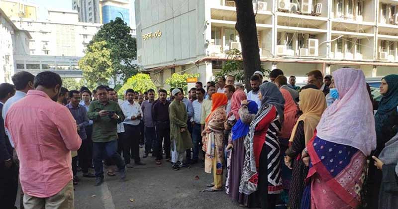 সচিবালয়ে কর্মচারীদের বিক্ষোভ