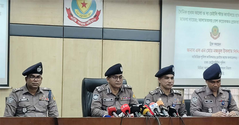  ঢাকা মহানগর পুলিশের (ডিএমপি) ব্রিফিং। আজ সোমবার দুপুরেছবি: ডিএমপির ফেসবুক পেজ