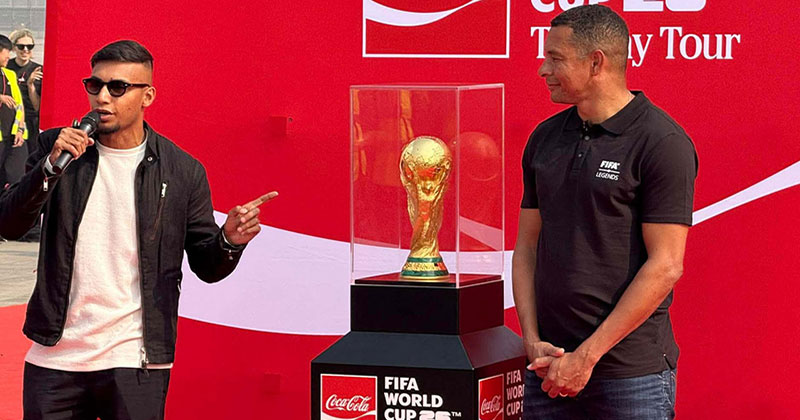 বিশ্বকাপ ট্রফি এখন বাংলাদেশে