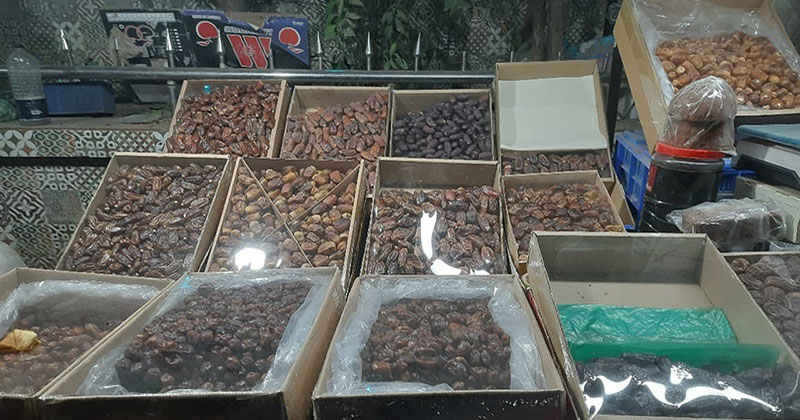 শুল্ক কমার পরও একমাসে কেজিতে ২৫০ টাকা বেড়েছে খেজুরের দাম!