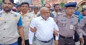 আদালতে ভাঙচুর: বরিশাল আইনজীবী সমিতির সভাপতি গ্রেপ্তার