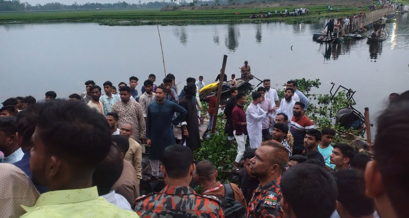  জামালপুরে ব্রিজ ভেঙে নদীতে শতাধিক মানুষ, ৩ শিশু নিহত