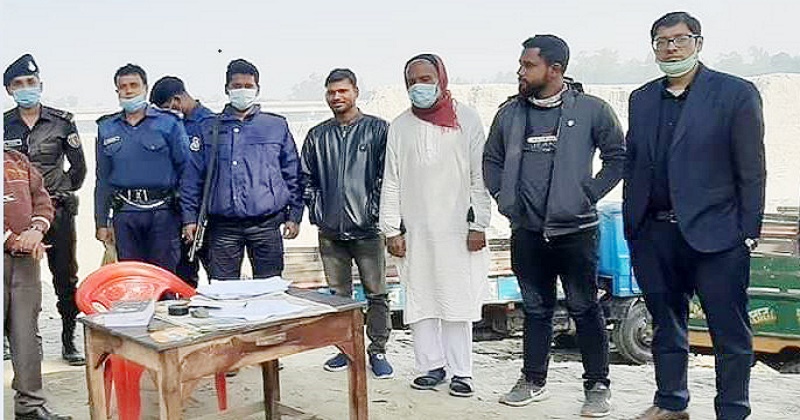 উল্লাপাড়ায় অবৈধভাবে বালু উত্তোলনের দায়ে লাখ টাকা জরিমানা