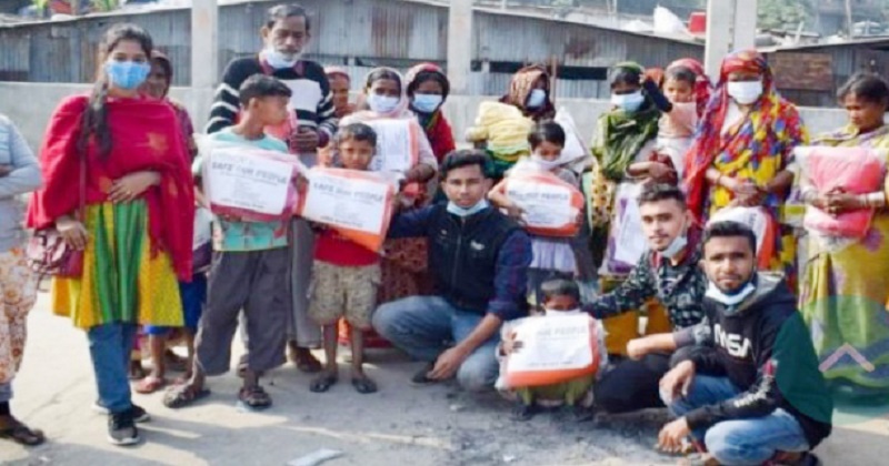 অসহায়দের পাশে তিতুমীর কলেজের শিক্ষার্থীরা 
