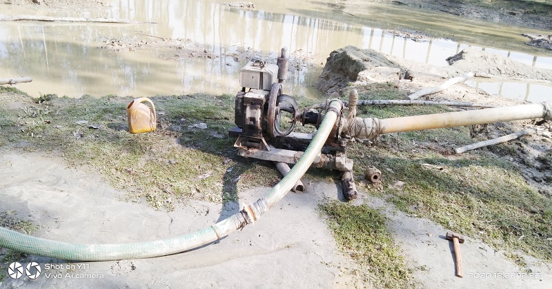 সুন্দরগঞ্জে অবৈধভাবে বালু উত্তোলনের দায়ে জমির মালিককে জরিমানা