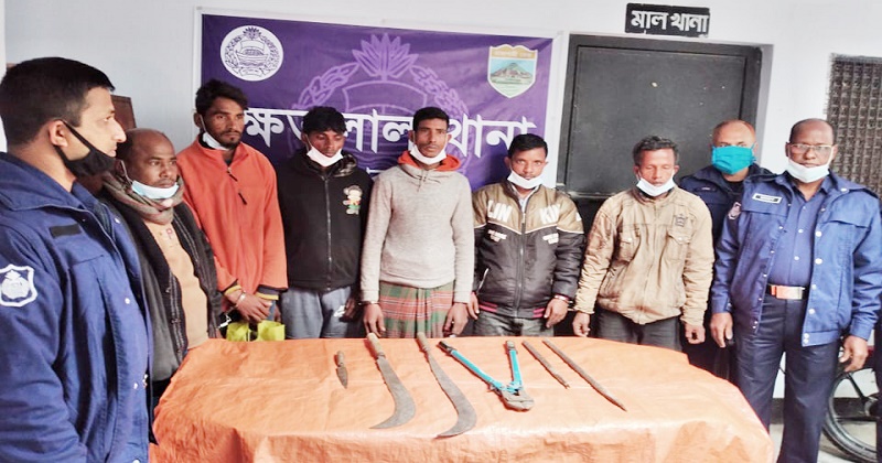 ক্ষেতলালে আন্ত:জেলা ডাকাত দলের ৬ সদস্য আটক