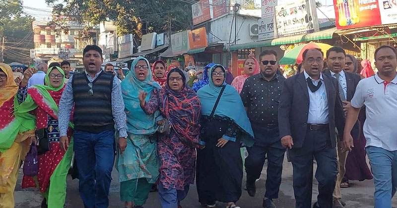 হরতালের সমর্থনে ঠাকুরগাঁওয়ে মহিলা দলের বিক্ষোভ