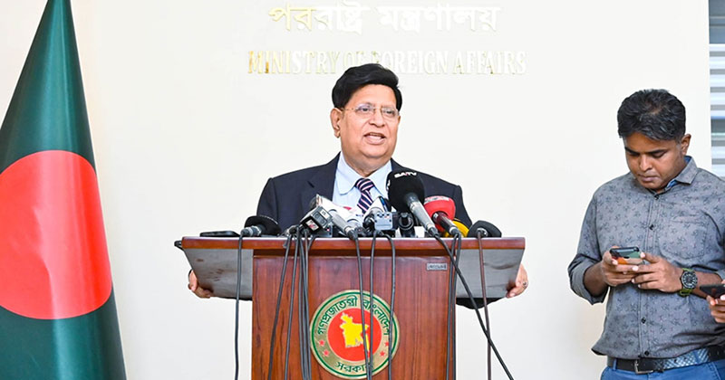 এ কে আব্দুল মোমেন