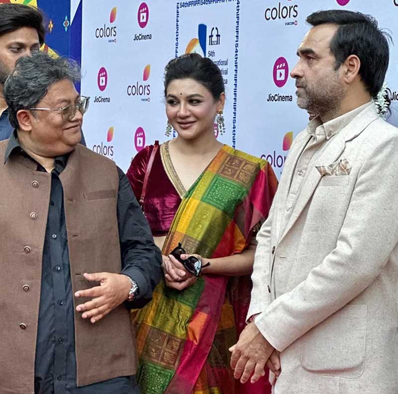 হিন্দি সিনেমায় জয়ার অভিষেক আজ