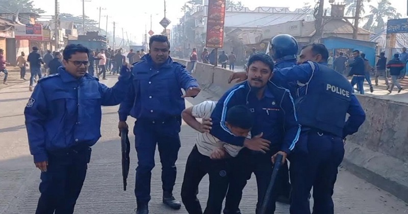 নোয়াখালীতে মিছিল থেকে বিএনপির ৩ নেতা গ্রেপ্তার