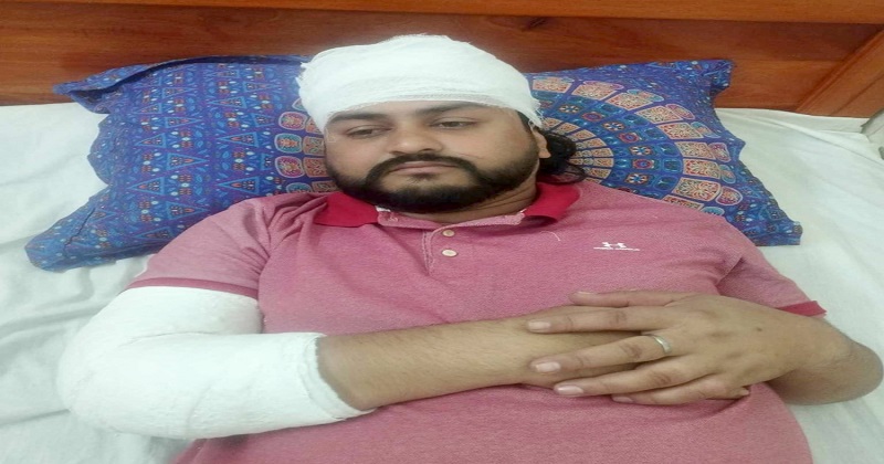 নির্বাচনী সহিংসতায় আহত হয়ে নওগাঁ সদর হাসপাতালে চিকিৎসাধীন স্বতন্ত্র প্রার্থীর কর্মী আবু ইউসুফ মাসুদ বিল্লাহ