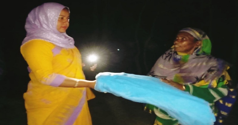 শীতার্তদের ঘরে ঘরে কম্বল পৌঁছে দিচ্ছেন নকলার ইউএনও
