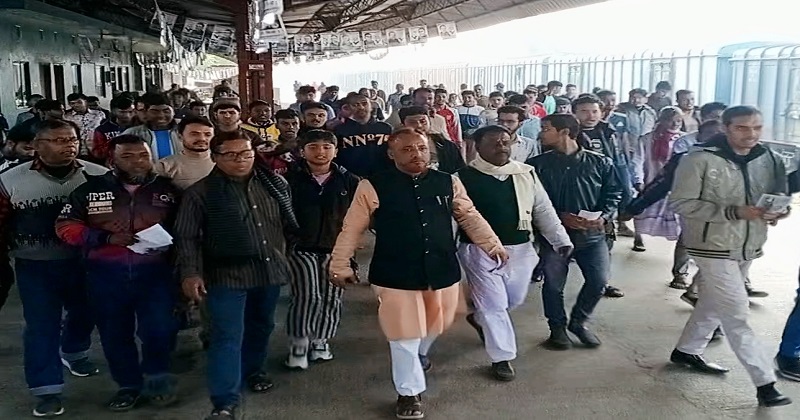 রহনপুরে নৌকার পক্ষে গণসংযোগ পৌর মেয়র মতির 