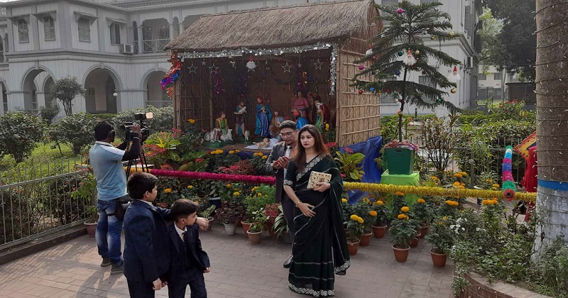 বড়দিনে গির্জায় গির্জায় প্রার্থনা