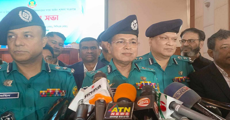 ভোটারদের কেন্দ্রে যেতে বাধা দিলে আইনি ব্যবস্থা