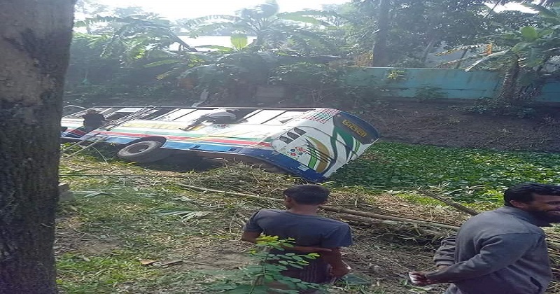 মোটরসাইকেল-বাস সংঘর্ষে বাবা-ছেলের মৃত্যু