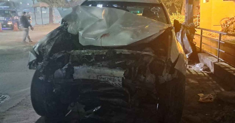 রাজধানীর বিমানবন্দর সড়কে প্রাইভেটকারের ধাক্কায়  নিহত ৩