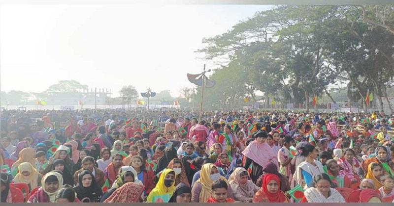 টুঙ্গিপাড়ায় প্রধানমন্ত্রীর জনসভাস্থল কানায় কানায় পূর্ণ
