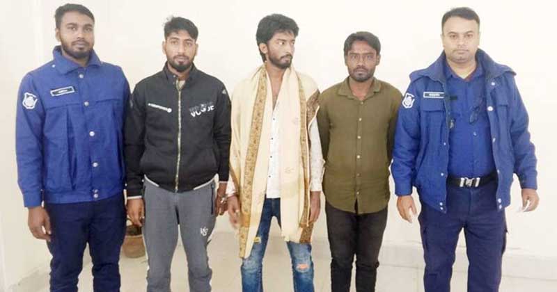বেনাপোলে ভারতগামী যাত্রীর টাকা ছিনতাই করে তিন দালাল গ্রেপ্তার