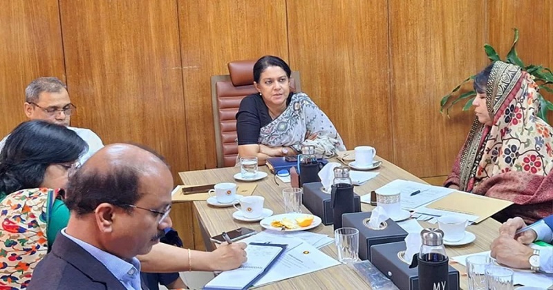 পলিথিন উৎপাদনকারীদের বিরুদ্ধে আইনি পদক্ষেপ নেওয়া হবে