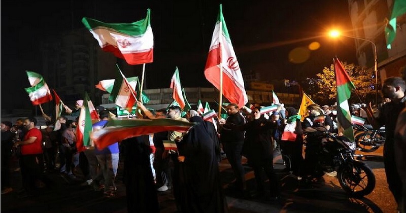 ইসরায়েলের বিরুদ্ধে যুদ্ধবিরতি 'জয়' উদযাপন করছে ইরান