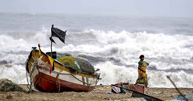 গভীর নিম্নচাপে সাগর উত্তাল, সমুদ্রবন্দরে ৩ নম্বর সতর্ক সংকেত