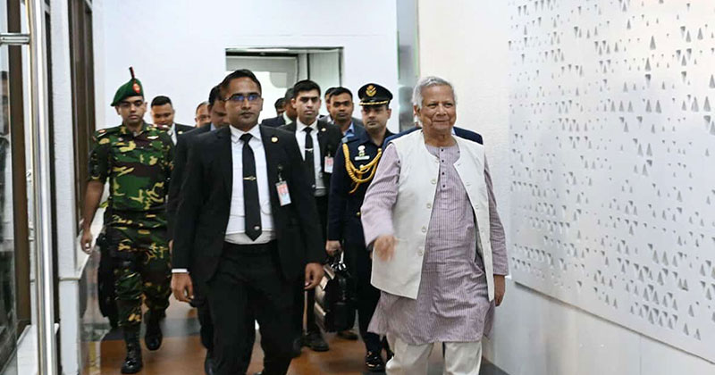 দেশে ফিরেছেন প্রধান উপদেষ্টা অধ্যাপক ইউনূস