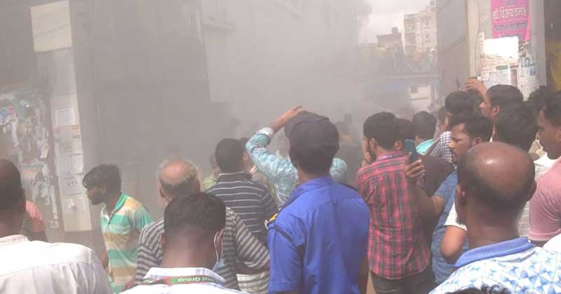 আশুলিয়ায় পোশাক কারখানায় আগুন, নিয়ন্ত্রণে তিন ইউনিট 