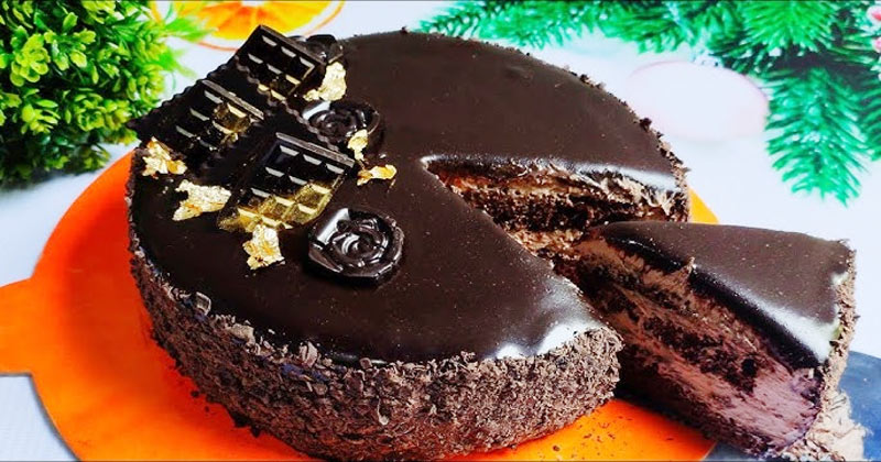 অল্প সময়ে ঘরেই বানান চকোলেট মুজ কেক