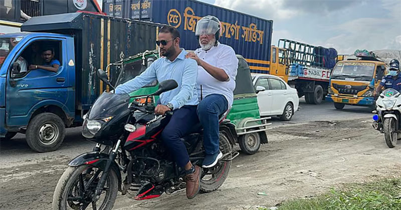যানজটে আটকা উপদেষ্টা গেলেন মোটরসাইকেলে চড়ে