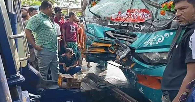 র‍্যাবের পিকনিকের গাড়ির সঙ্গে বাসের সংঘর্ষে নিহত ৩