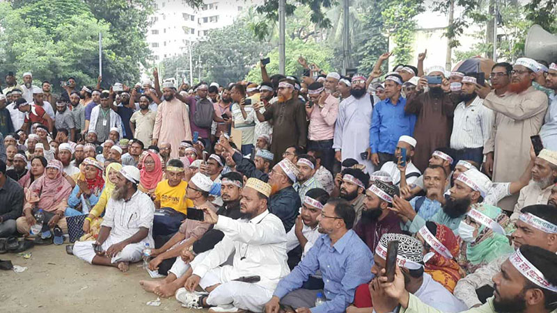 মার্চ টু সচিবালয় কর্মসূচিতে অংশ নিতে শহীদ মিনারে হাজার হাজার শিক্ষক