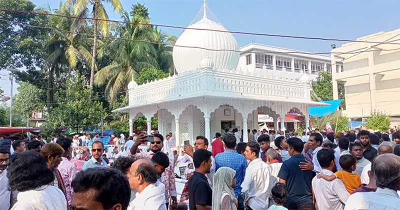 তিরোধান দিবস: কুষ্টিয়া শহরের সব সড়ক যেন মিলেছে লালনের আখড়ায়