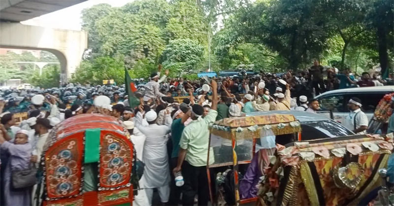 শিক্ষকদের ‘ভুখা মিছিল’ আটকে দিয়েছে পুলিশ