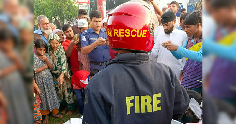 এক ট্রাকের পেছনে অন্য ট্রাকের ধাক্কা, চালক-হেলপার নিহত