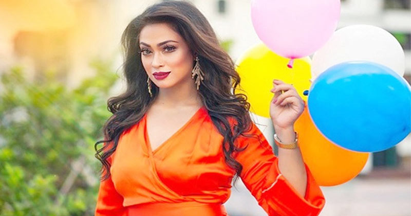 ওমরাহ করতে গেলেন চিত্রনায়িকা পপি