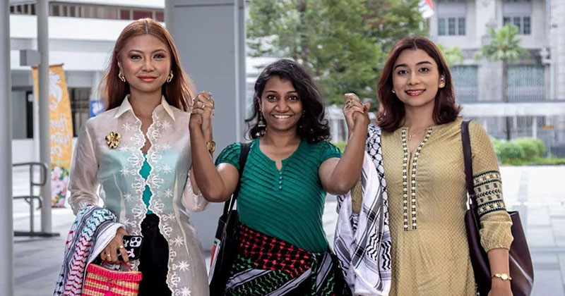 সিতি আমিরাহ মোহাম্মদ আসরোরি, কোকিলা আন্নামালাই এবং মোসাম্মদ সাবিকুন নাহার। ছবি: কোকিলা আন্নামালাই