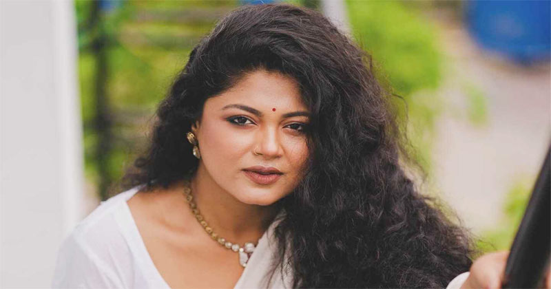 দেশের চিকিৎসা ব্যবস্থার ওপর ক্ষোভ ঝাড়লেন মৌসুমী হামিদ!