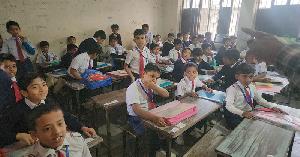 শিক্ষকদের আন্দোলন, দেড় ঘণ্টা দেরিতে শুরু হলো বার্ষিক পরীক্ষা